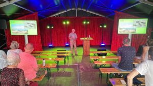 De Historische Kring Velsen was op zaterdag 27 juni aanwezig op het Havenfestival met vier lezingen over de historie van IJmuiden